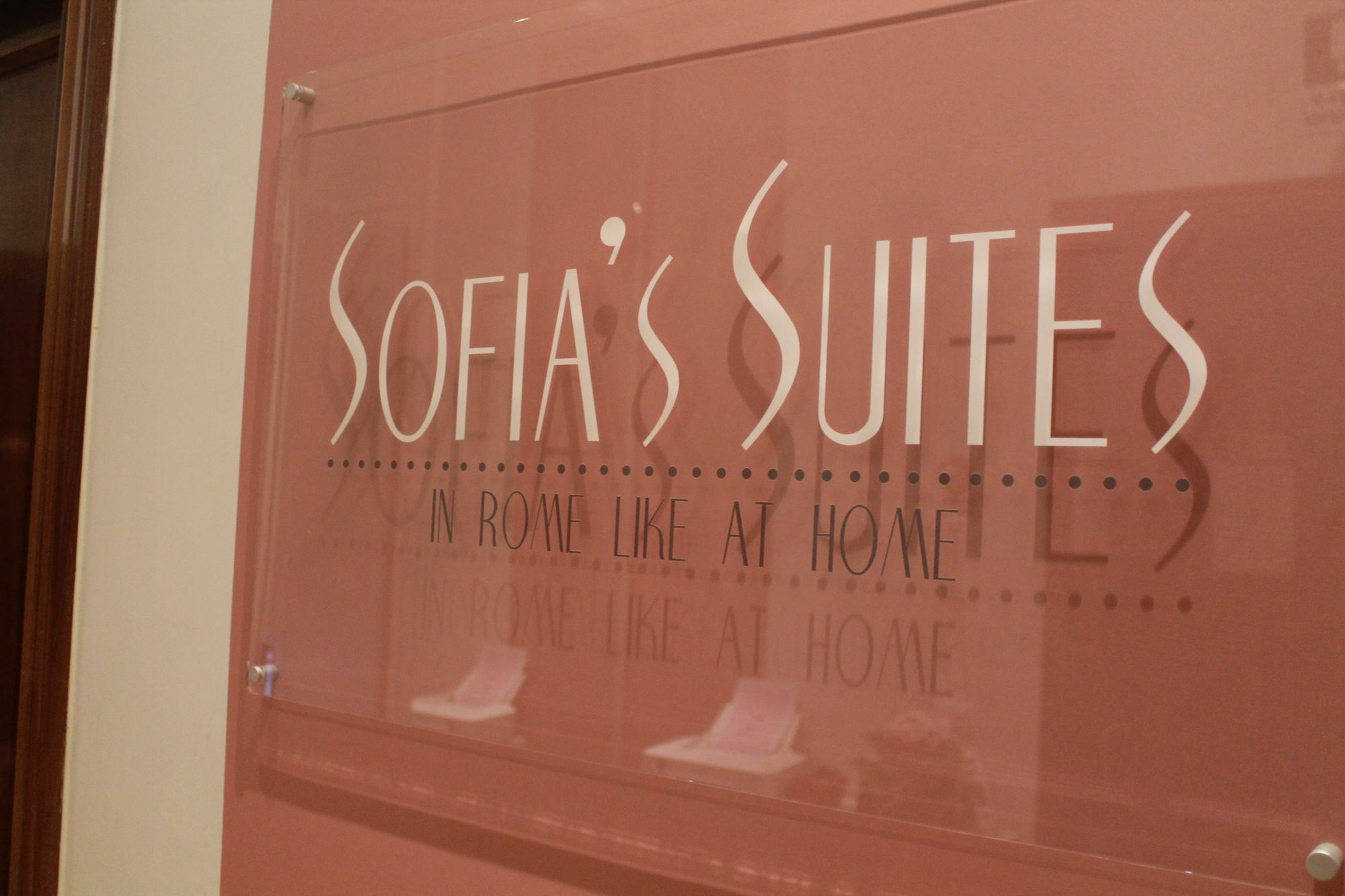 רומא Sofia'S Suites Guesthouse מראה חיצוני תמונה