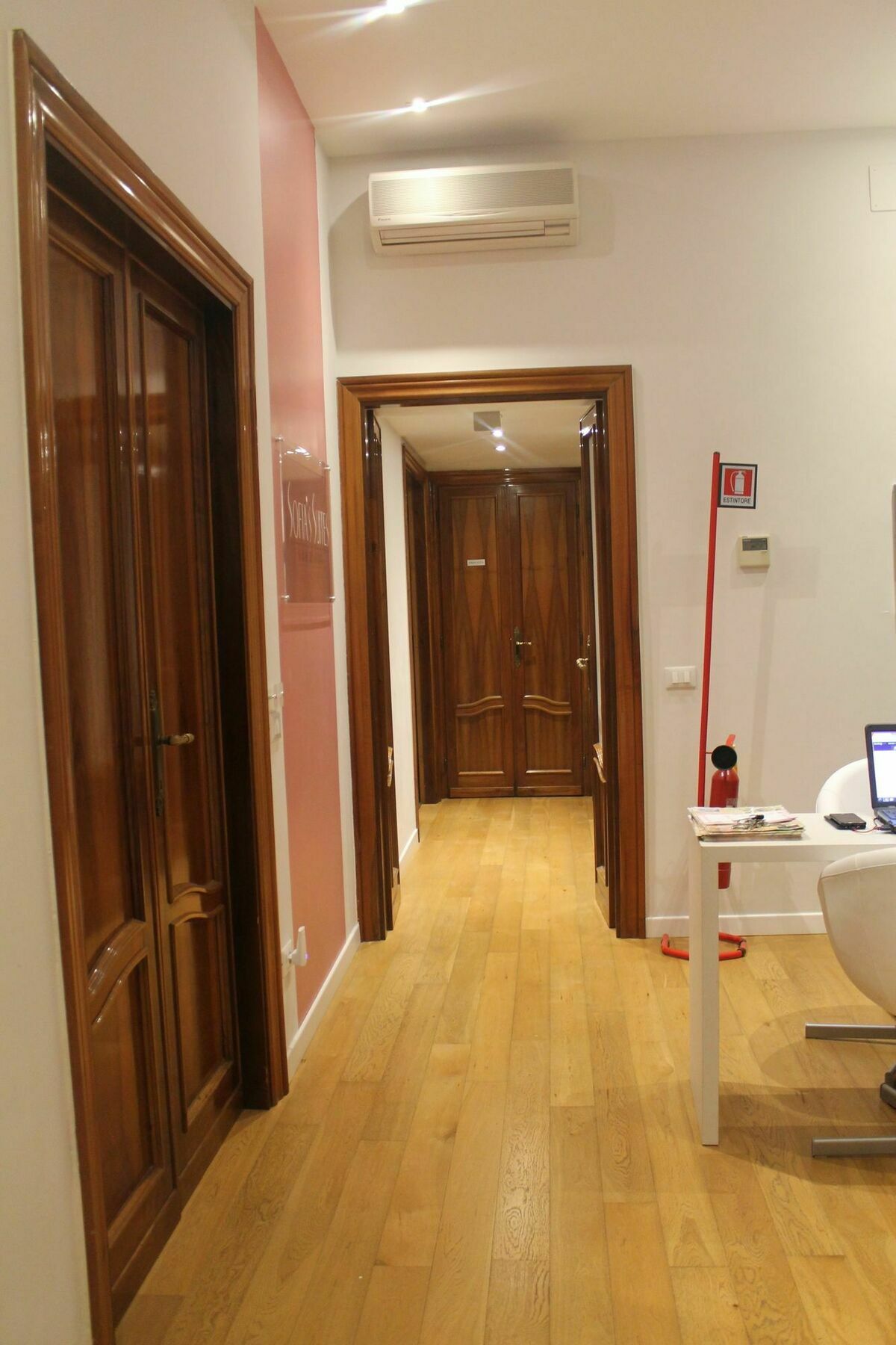 רומא Sofia'S Suites Guesthouse מראה חיצוני תמונה